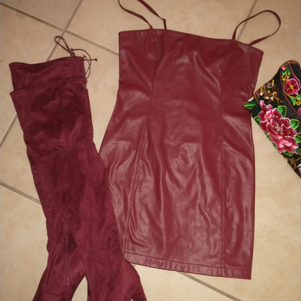 Forever 21 Dress 26* long  Chest 32" Zipps Half way down back. Has some stretch. - Picture 4 of 5